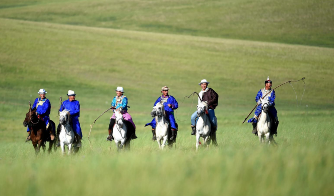 5-day tour to Inner Mongolia , Xilamuren Grassland in Inner Mongolia, Yinken Xiangsha Bay, Mongolian style grassland experience, China’s most beautiful canyon, traditional ancient village, and Qingcheng on the border