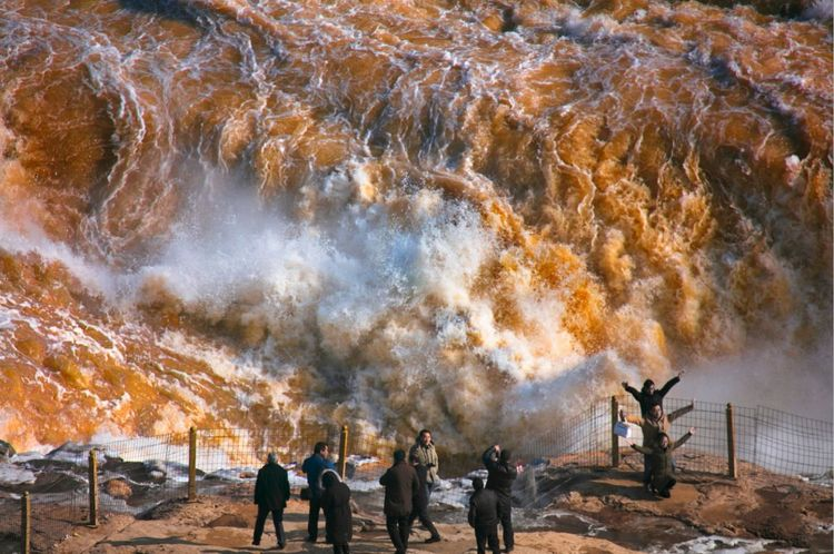 Shanxi, China, Hukou Waterfall of the Yellow River, Ganquan Grand Canyon, Jingbian Wave Valley, Yan’an Red Street, Yangjialing Former Site, Zaoyuan Revolution Former Site, Damei Yunqiu Mountain, Tarpo Ancient Village, and Ten Thousands  years Ice Cave Group 6-day tour